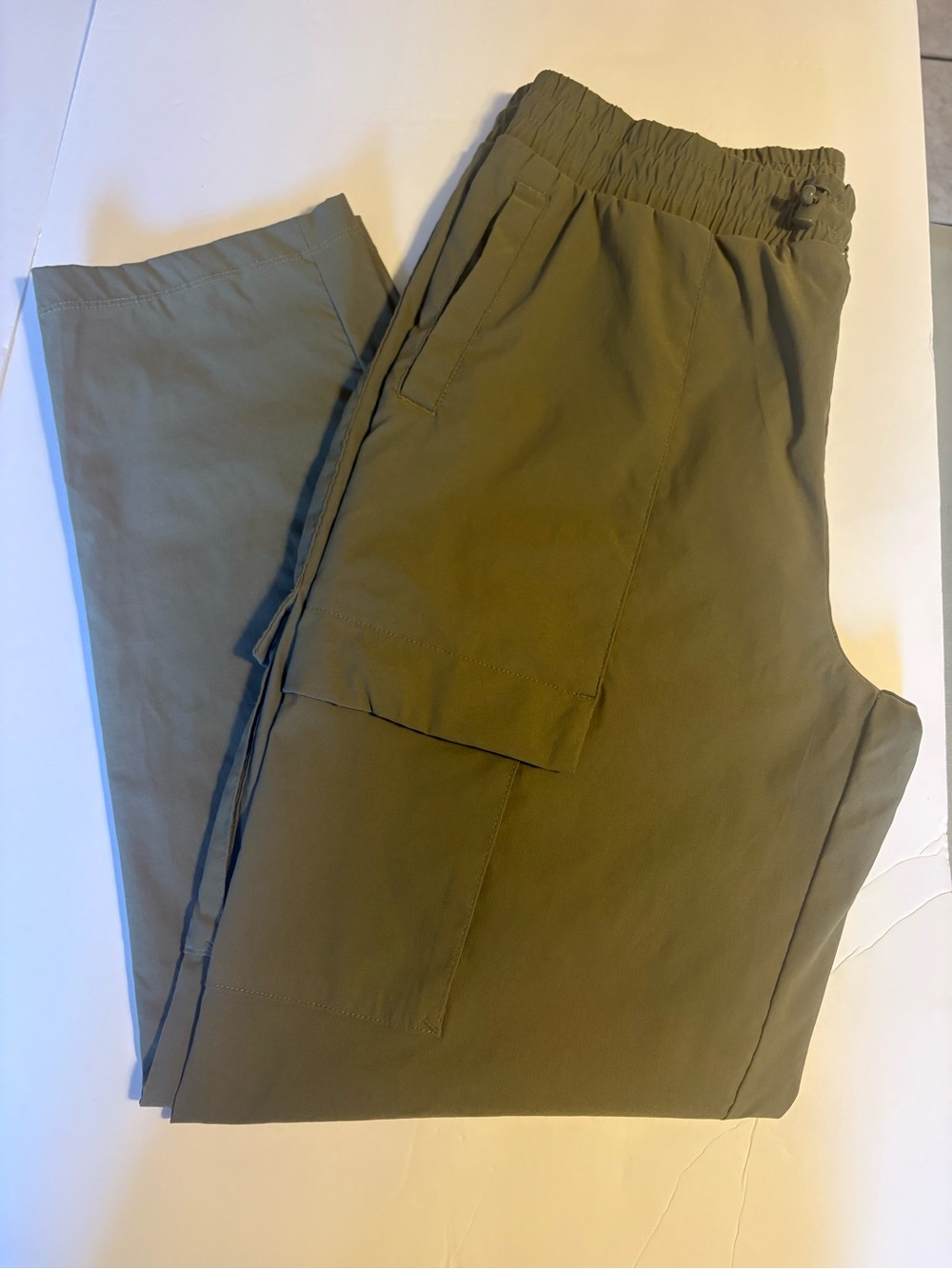 Mondetta woman’s Olive Cargo Pants with Elastic Waist size L